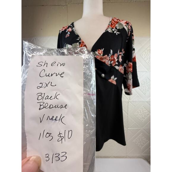 Shein Curve 2XL Black & Floral print v-neck women's top blouse flowing bottom - Picture 11 of 11